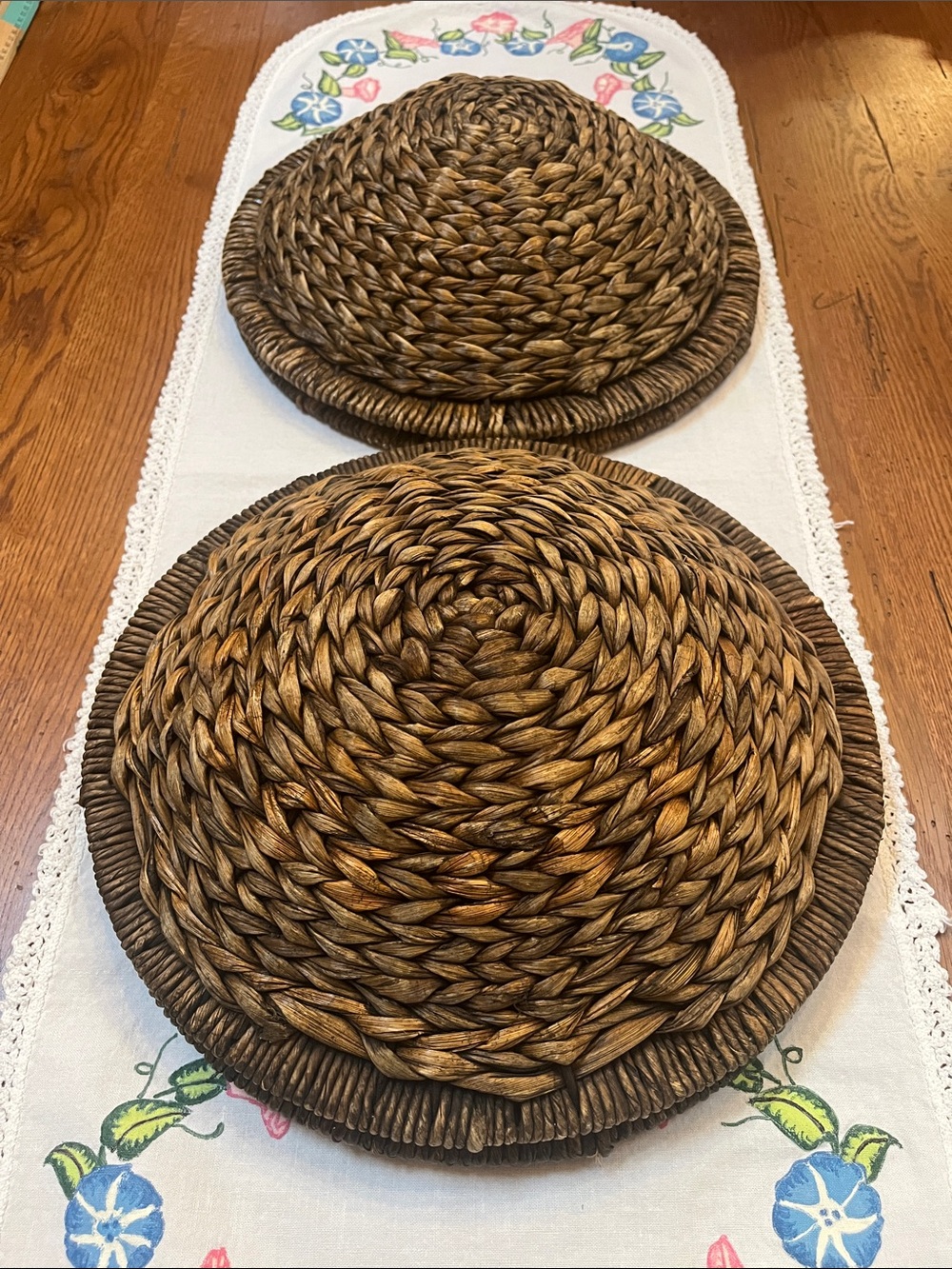 Woven Seagrass Round Charger Plates W/Dome Woven Lids - Set of 2, Natural Brown